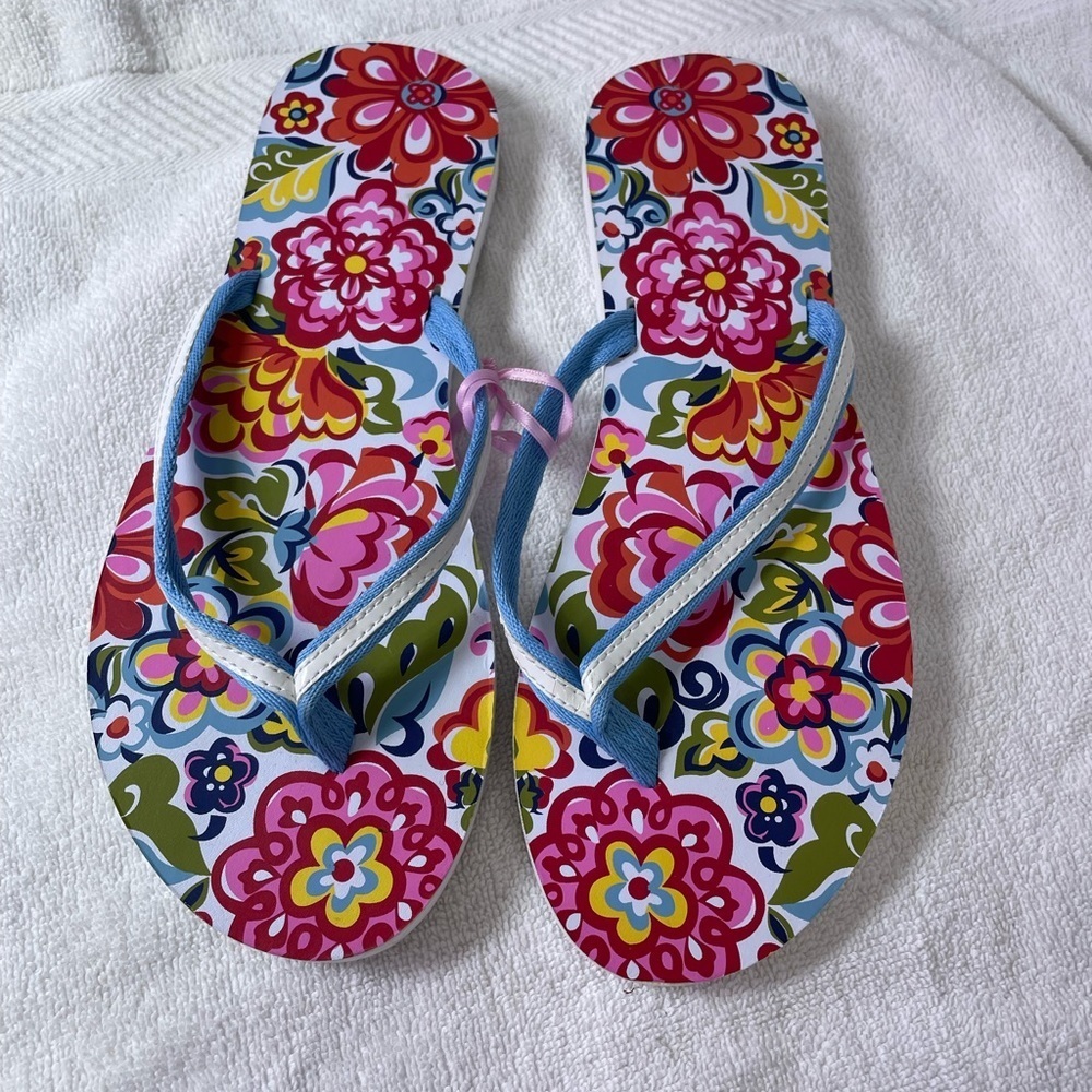 Vera Bradley NWT flip flops in Hope Garden print - Large
